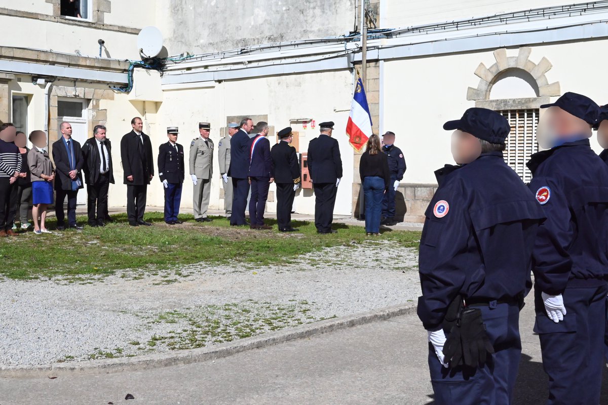 Prefet56's tweet image. Cérémonie |
Hommage au personnels pénitentiaires à la maison d’arrêt de Vannes - 22 septembre 2025

Ce 22 septembre 2025, Stéphane Jarlégand secrétaire général de la préfecture du #Morbihan, a présidé à la maison d’arrêt de #Vannes, la cérémonie en hommage aux agents de