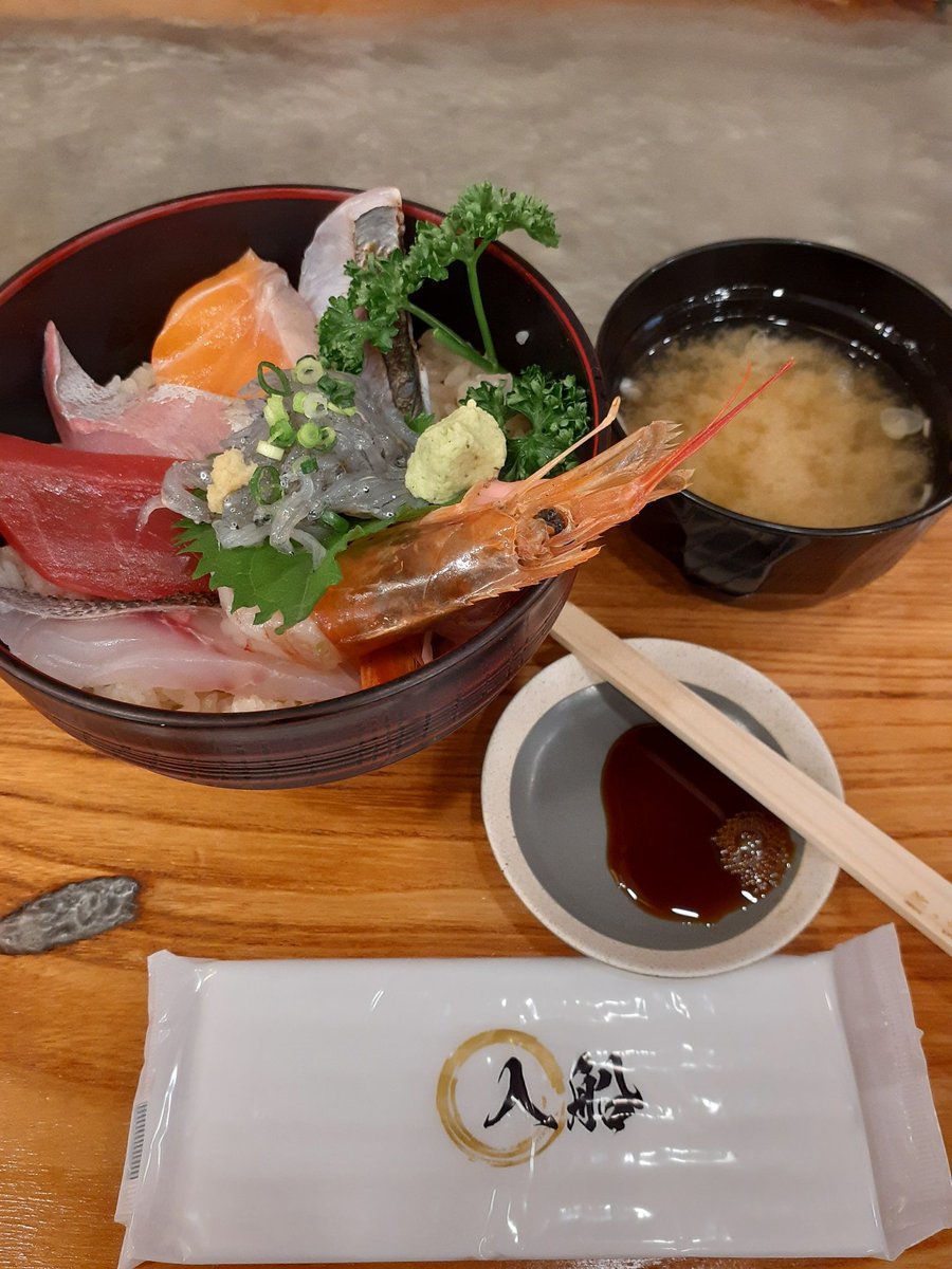 g_1235's tweet photo. 伊東で海鮮丼、城ヶ崎の吊り橋、大室山などを堪能。ねこの博物館は到着が閉店時間を過ぎていて入れませんでした。。。 https://t.co/st4rNa70jn
