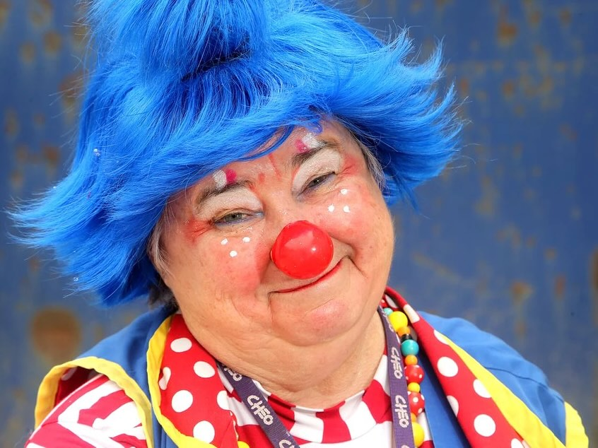 THEryanlindsay's tweet image. Didn't have bawling on air on my bingo card when I got up today, but here we are.

Molly Penny, the @CHEO Day one employee (Thanks for that one, @AlexMunter !) Was like no other.

Brought LIGHT to so many in dark spaces, places and times.

And brought me some repeat joy. Brown Es