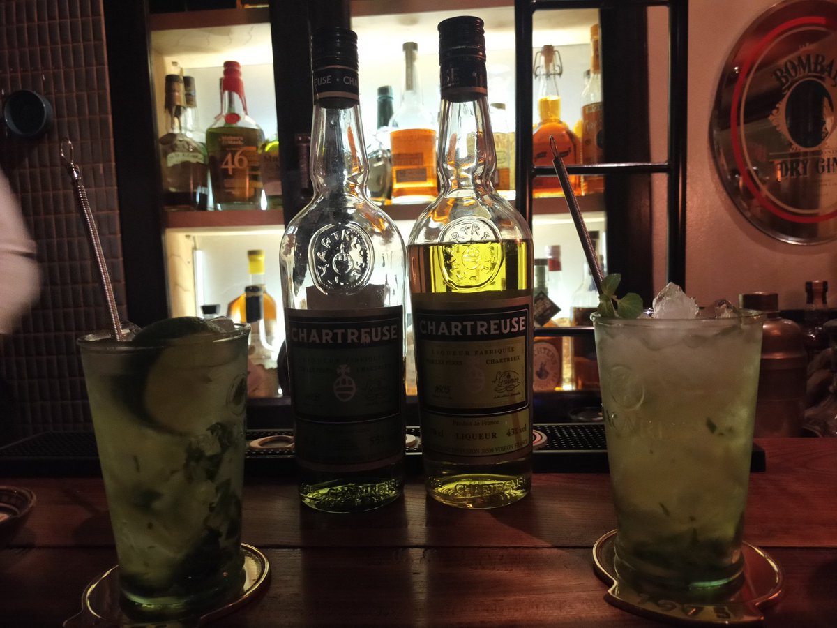 宅飲みの後、お気に入りのバーに連れて行ったよ