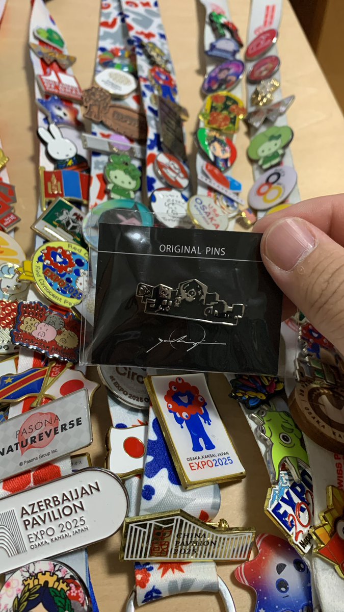 万博ピンバッジ