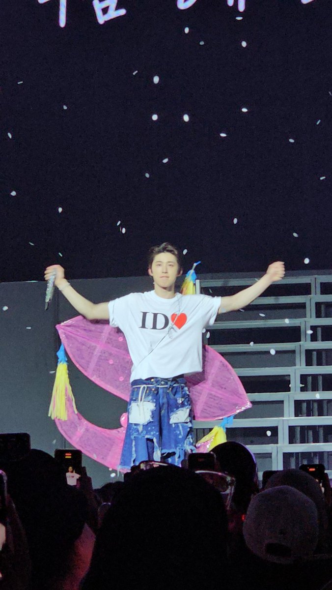 aamiwa_'s tweet photo. Still buzzing from the concert last night!! Huge shoutout to @Renjunwifey22 for coming through with the ticket + phone rental @hadyflex05 🫰

#TheLastParadeTourinKL #KIMHANBIN #HANBINinKL https://t.co/2Nuey0amTu