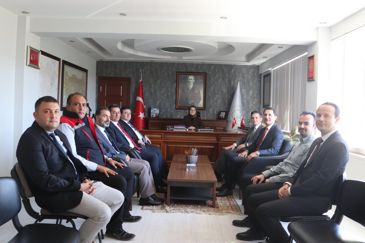 Kaymakam Vekilimiz Sn. Sümeyye Senanur AYKAÇ, Afyonkarahisar Defterdarı İbrahim GÜNDÜZ, Belediye Başkanı Fatih ÇİÇEK, Kurum Amirleri ve Vatandaşların katılımıyla Dazkırı Vergi Dairesinin açılışı yapıldı.