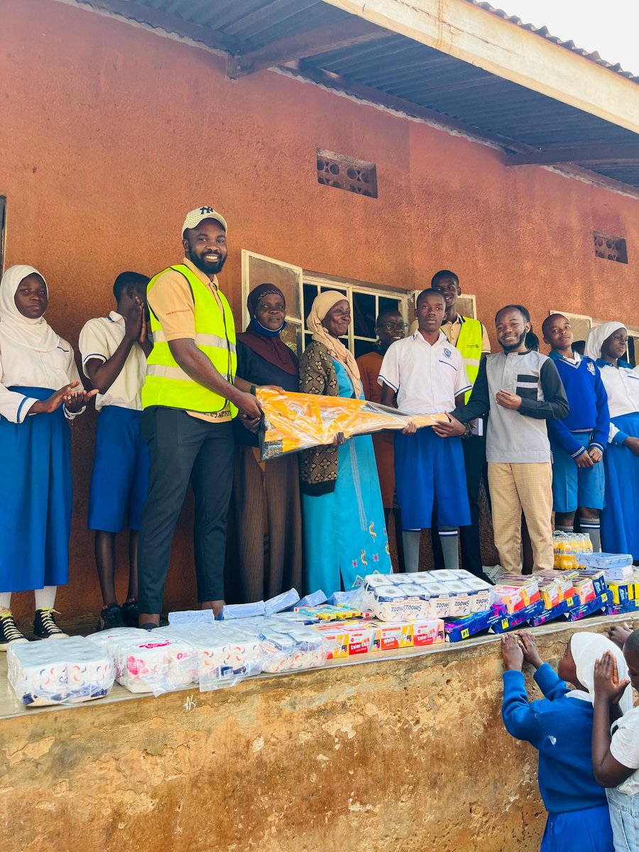 rctntinda's tweet photo. Our DEAR day at Bukoto Muslim Primary school and unit for the Blind.
We are grateful to everyone who showed up to bring joy to this little  community 
#serviceaboveself #uniteforgood
#RotaryEyamba #EducationForAll https://t.co/sGdaDkKYgC