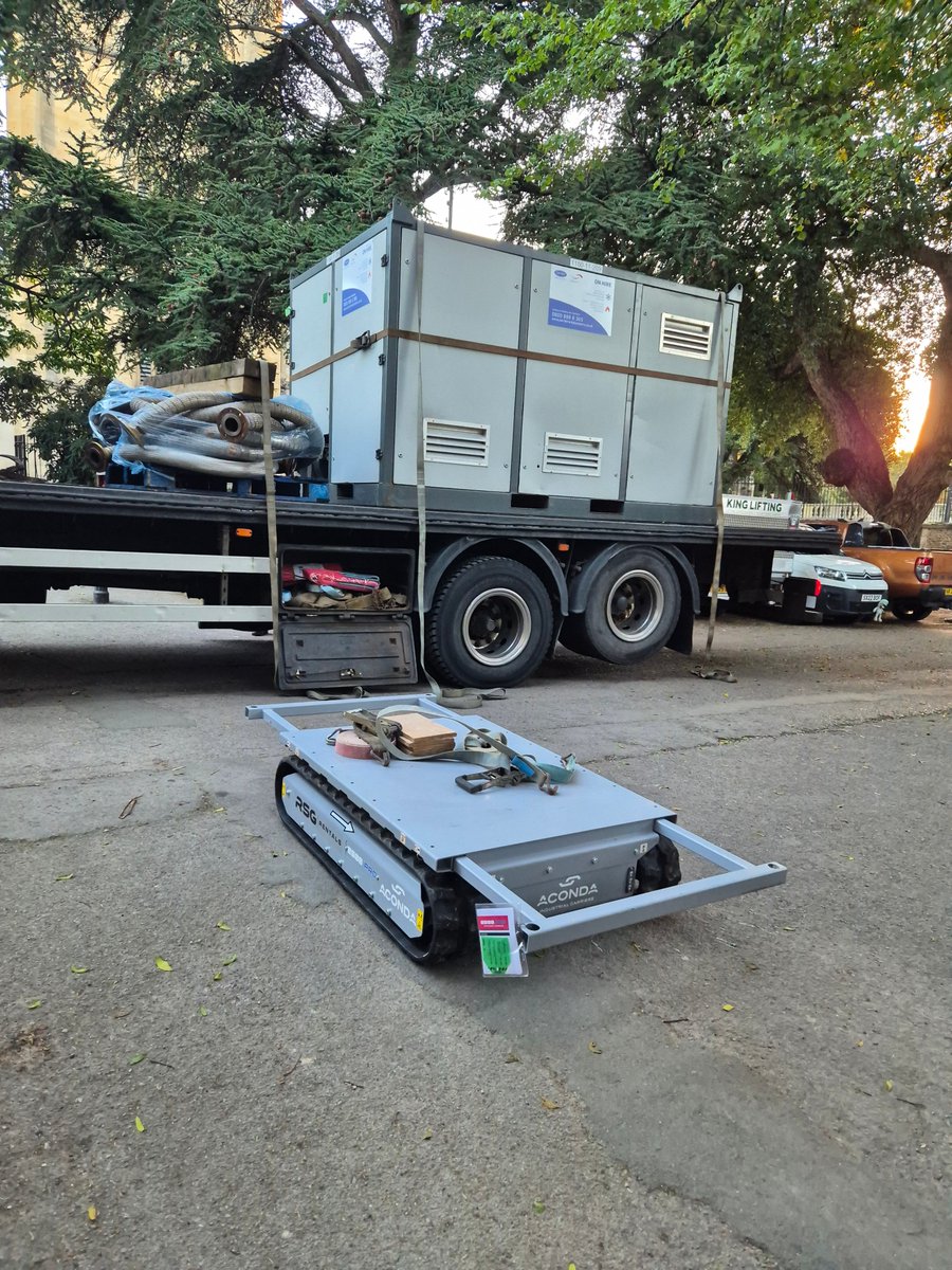DarnellsLtd's tweet image. Today our engineers have been busy positioning a temporary plant room at Oxford Botanical Gardens to allow us to refurbish the boiler plant room whilst maintaining heating to the greenhouses. #robot #robotwars