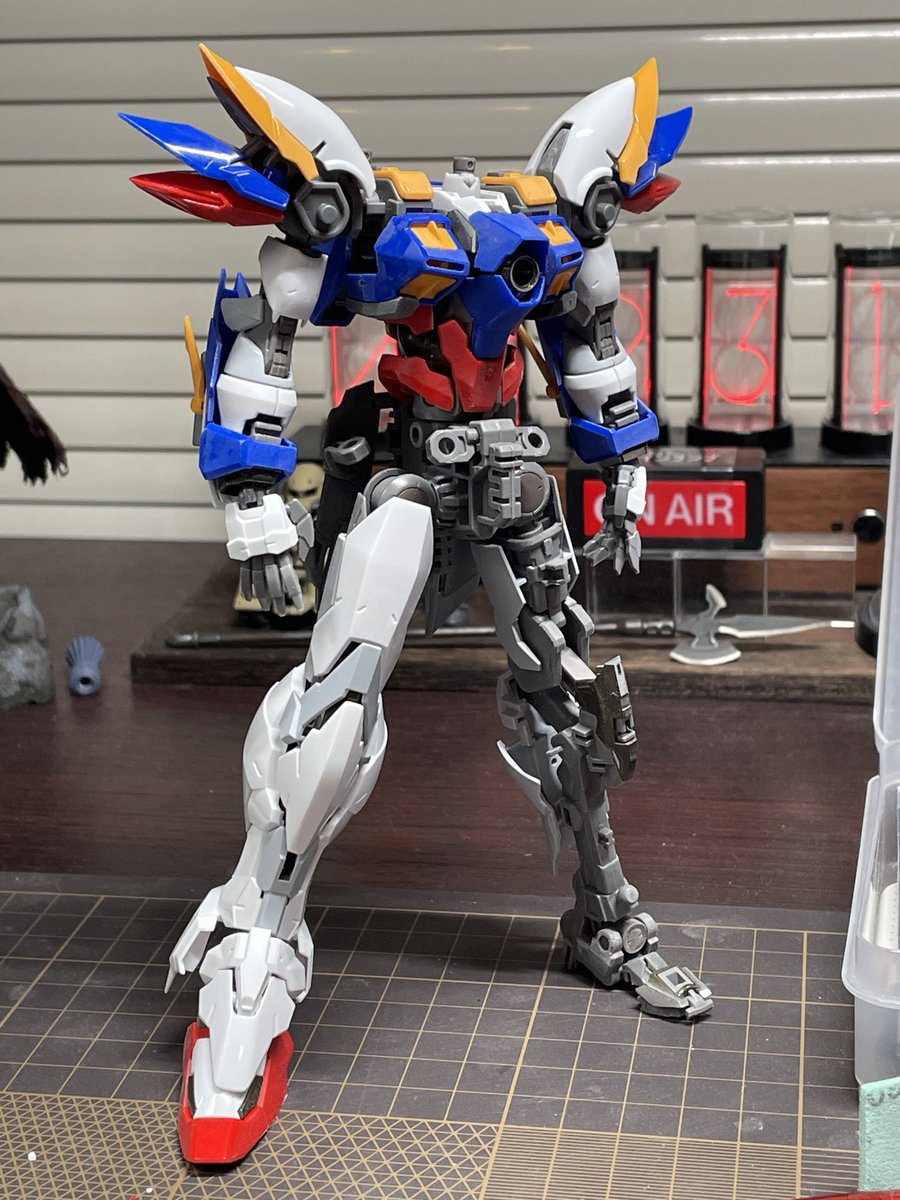 HiRM ウイングガンダムEW 制作中
今日は脚部の組立とクリアランス調整。
フレームが傷むので頻繁な取り外しは避けた方がいいのかもと思いますが、
つい全体を見たくなって組み立ててしまいます。
#ガンプラ
#ウイングガンダム