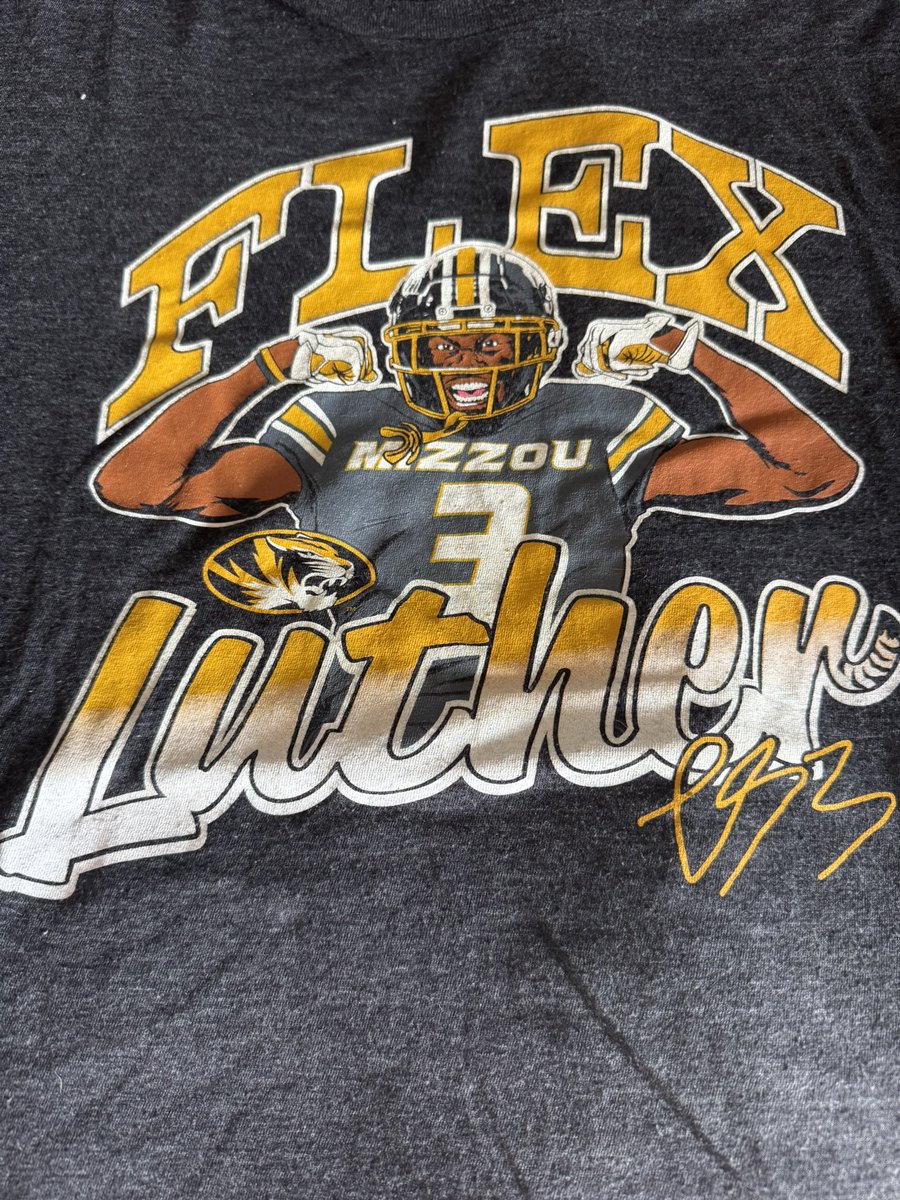 MBermanSports's tweet photo. Feels like a good day to wear this shirt! #MIZ 🐯 #LB3 https://t.co/oLSUHneNAZ