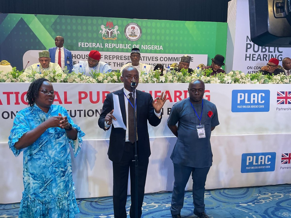TheAbujaSchool's tweet image. The Abuja School led by the Director @SamAmadi presented the executive brief highlighting priority bills and recommendations to @nassnigeria House Committee on Constitution Review.
#ConstitutionReview #ElectoralReform #nigeriagovernment