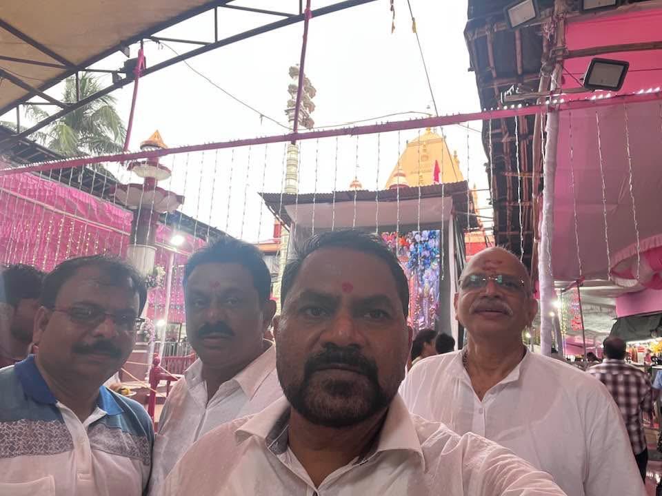 NDNalawde's tweet photo. सर्वमङ्गलमङ्गल्ये शिवे सर्वार्थसाधिके।
शरण्ये त्र्यम्बके गौरि नारायणि नमोऽस्तु ते ॥.. 🙏

आजपासुन सुरू झालेल्या शारदिय नवरात्रोत्सवाच्या पहिल्या दिवशी 
॥आई महाकाली आई महालक्ष्मी आई महासरस्वती॥ मातांचं दर्शन आणि आशीर्वाद घेतले सोबत माझे मित्र रवी पाष्टे, संतोष पवार आणि मधुदादा.. https://t.co/US7JQwJcyK