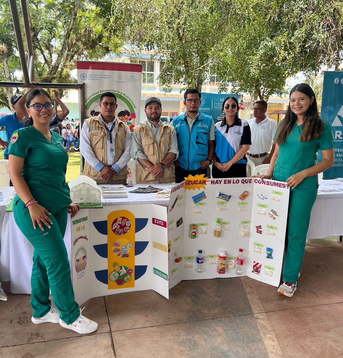 FAOHonduras's tweet photo. 📍Gualaco, Olancho
#FAOHN participó en la #FeriSAG  junto con los Centros Educativos Manuel Gálvez, Carlos Ulises Sosa e Inst. Dr. Francisco Bertrán.
🌱 Se presentó producción de #HuertosEscolaresPedagógicos y murales informativos 
¡Una experiencia educativa y divertida! 🍅🥕🌽 https://t.co/o9O2euDZfW