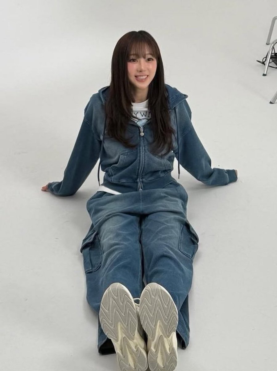 kimnxhee's tweet photo. Hai longtime no see! https://t.co/1tZ92XFsBh
