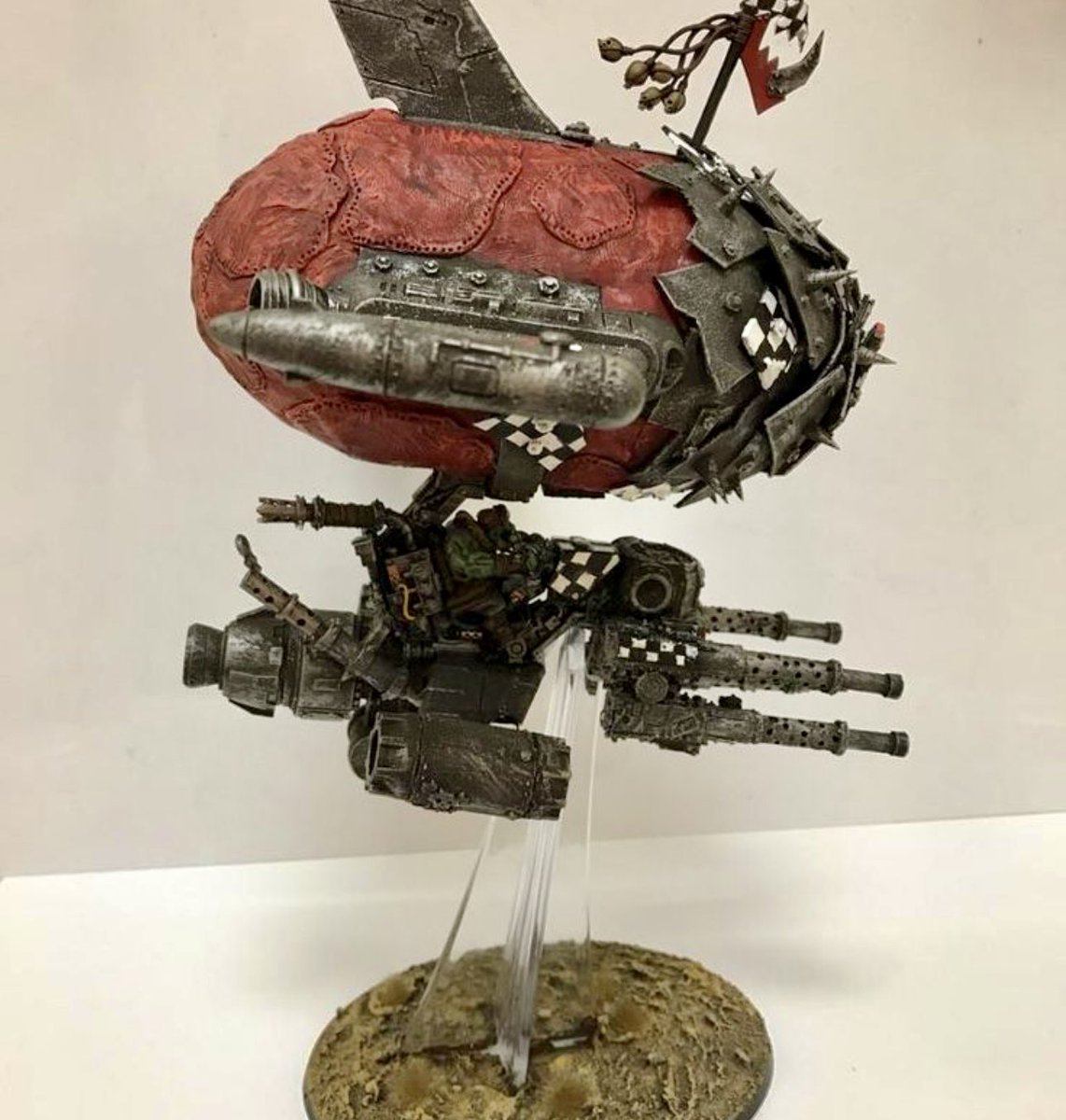 <a href="/stakmaskin/">Peter Öhman</a> Som så många gånger förut sitter 40K på svaret. Tänk små zeppelinare med sentry guns! 😎💥