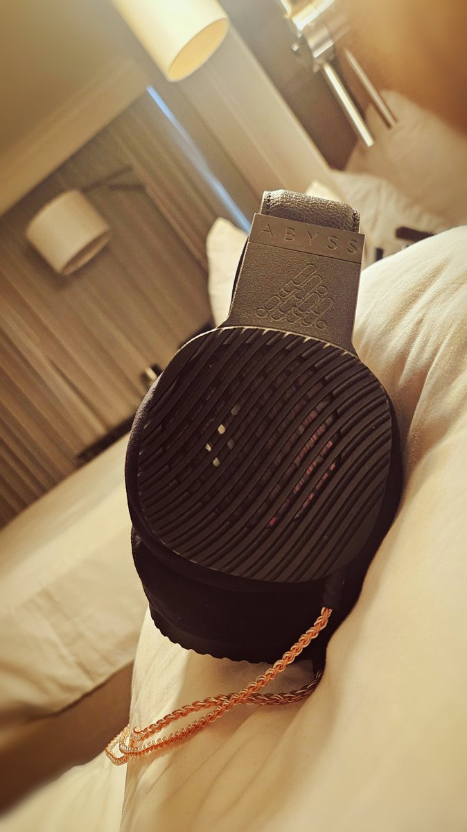 AbyssHeadphones's tweet photo. Waking up with loved ones ❤️🎶
Happy Monday featuring JOAL
#abyssheadphones #headphones #abyssJOAL #JOAL #audio #audiophile #hifi #hifiaudio #mondayblues #monday #headfi #music https://t.co/p87jcwKam8