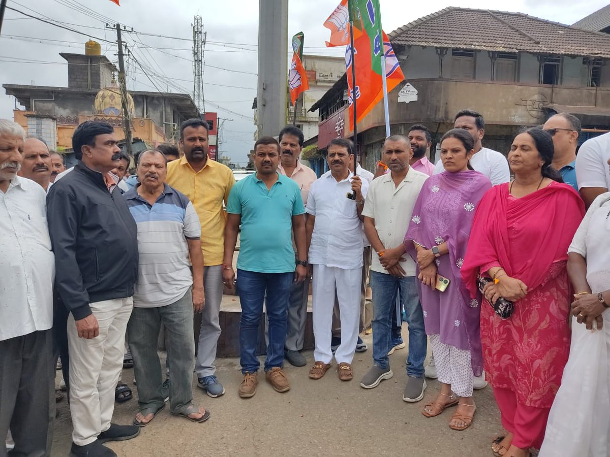 ಮಾನ್ಯ ಪ್ರಧಾನಮಂತ್ರಿಯವರಾದ ಶ್ರೀ ನರೇಂದ್ರ ಮೋದಿಯವರು GST2.0 ಯನ್ನು ಇಳಿಸುವ ಐತಿಹಾಸಿಕ ನಿರ್ಧಾರವನ್ನು ತೆಗೆದುಕೊಂಡಿರುವ ಹಿನ್ನೆಲೆಯಲ್ಲಿ ಸೋಮವಾರಪೇಟೆ ನಗರದಲ್ಲಿ ಸಂಭ್ರಮಾಚರಣೆಯನ್ನು  ಮಾಡಿದ ಸಂದರ್ಭ