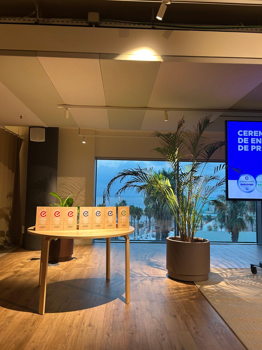 henkeliberica's tweet photo. 🎉 ¡Buenas noticias! Henkel Ibérica ha recibido la certificación HappyTrainees de ChooseMyCompany, que nos reconoce como empleador referente para jóvenes talentos.

🙌 Además, hemos alcanzado la 2ª posición en el ranking de nuestra categoría.
#HappyTrainees #TalentoJoven #Henkel https://t.co/4alb171EmI
