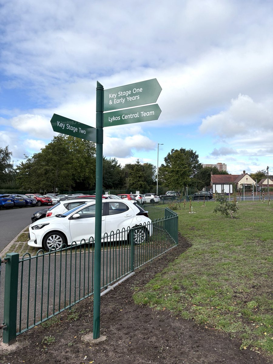 twothirdsdesign's tweet photo. Signage Spotlight: Warstones Primary 🏫 We used vinyl to showcase school values and boost privacy and wellbeing. ✨ A welcoming, consistent look across site
Design that builds identity and belonging.
#SchoolDesign #PrivacyVinyl #Wayfinding #TwoThirdsDesign #WolverhamptonSchools https://t.co/s7aCSUhZV6