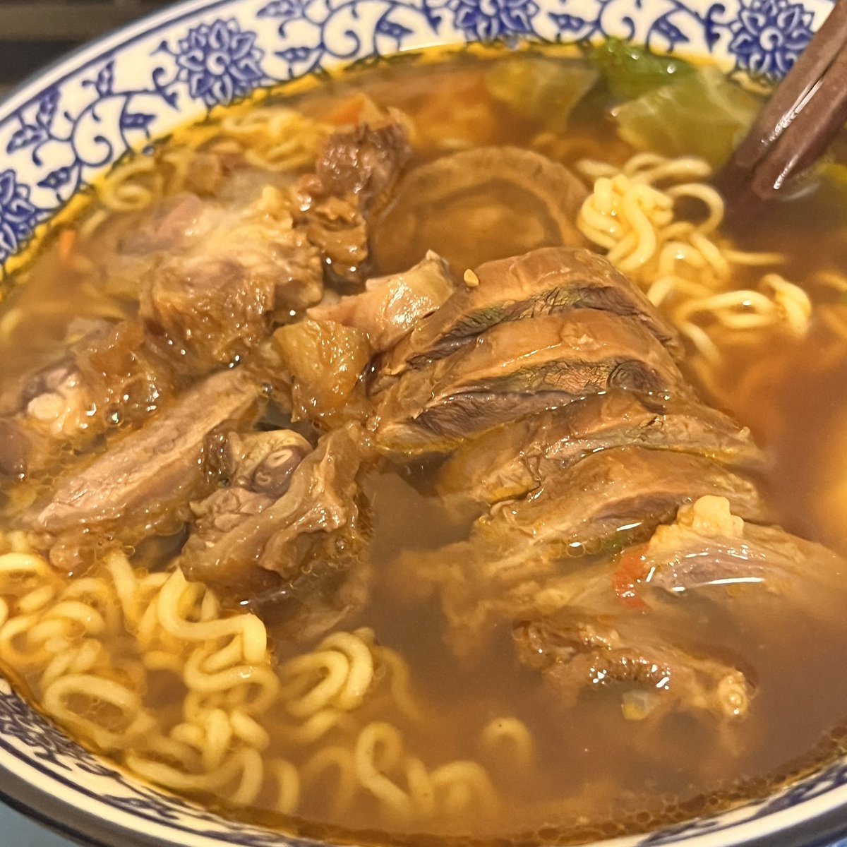 youyu_rose's tweet photo. 幸福是深夜坐高铁回到家的牛肉面( ̀⌄ ́) https://t.co/Mt4QOEB5c0