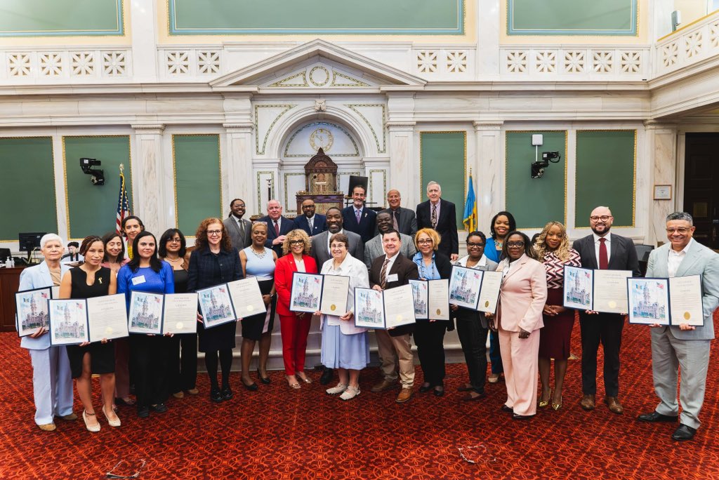 Last Thursday’s Council session, we celebrated Hispanic Heritage Month &amp; honored this year’s awardees. I co-sponsored @councilmemberquetcy’s resolution and introduced a bill to ensure tenants receive voter registration info. #citycouncilsession #cmahma