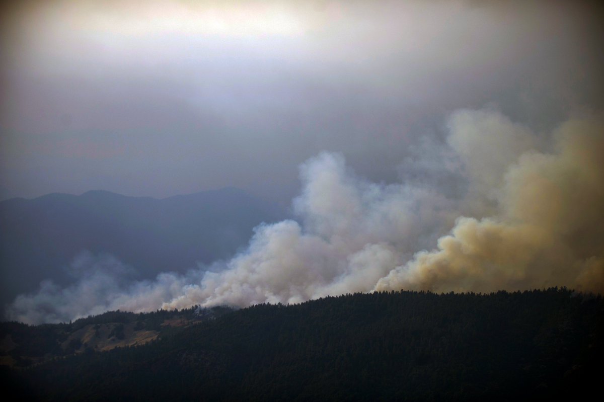 When wildfires create smoky conditions, there are steps you can take to reduce your exposure to smoke. Stay indoors as much as possible. Have at least 5 days of food and medication on hand. Use high-efficiency air filters to keep indoor air clean and limit strenuous activities.