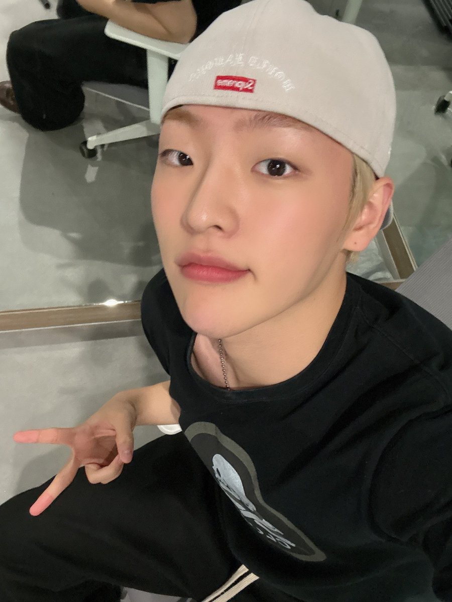 TheKingDom_GF's tweet photo. [MUJIN👑]

<머지>

오늘두 숨 잘 쉬구 갑니당~~

#TheKingDom #더킹덤 #TKD 
#MUJIN #무진 #위버스라이브 https://t.co/72eqrUUgNQ