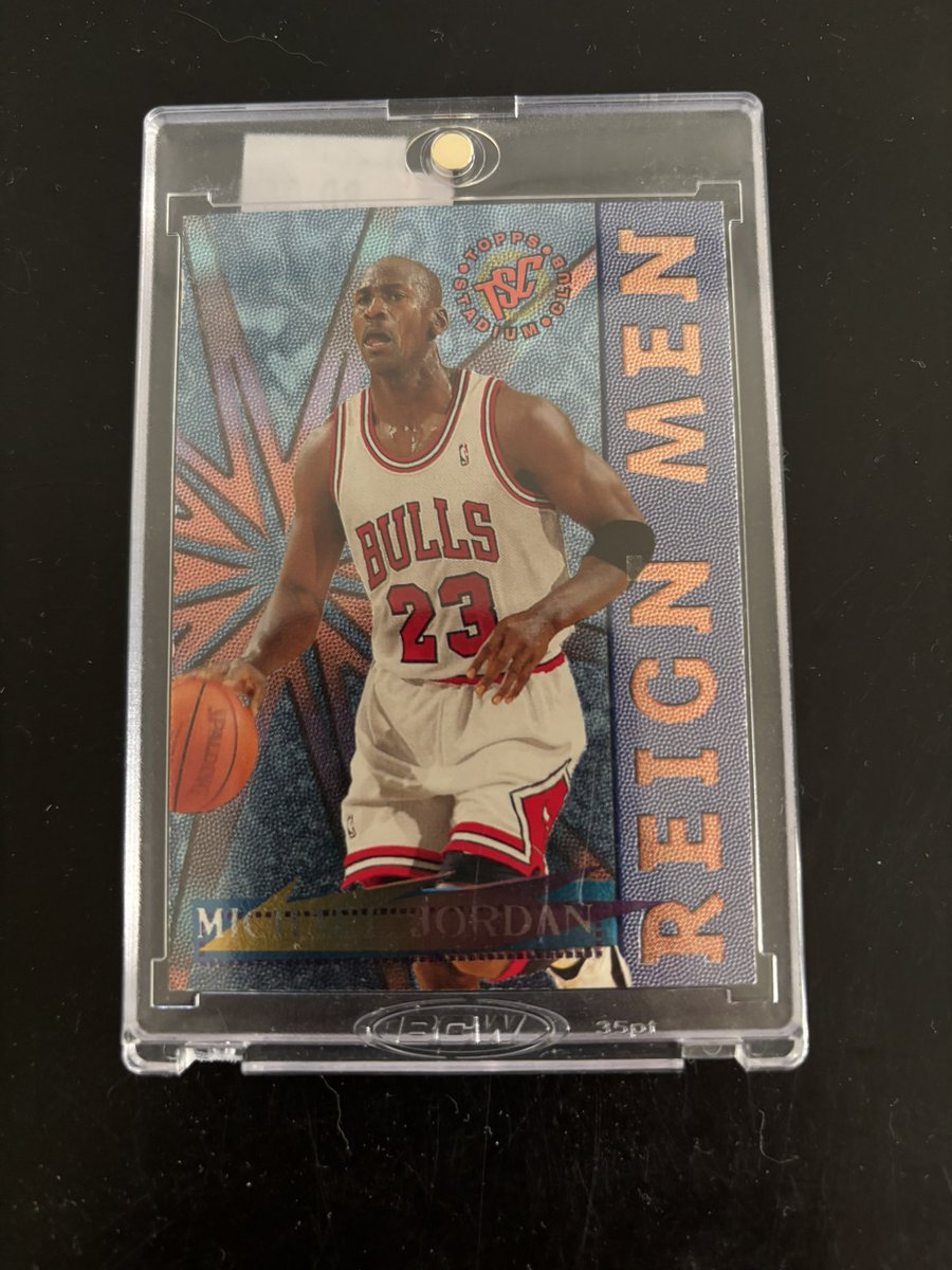 MrKdub's tweet photo. I love this card so much! It’s one of my favorite MJ cards in my PC. I love it so much, I actually ended up with two of them!
Let’s see a card that you LOVE having in your collection today! 🤩 #MJMonday https://t.co/shy6fB6Fau
