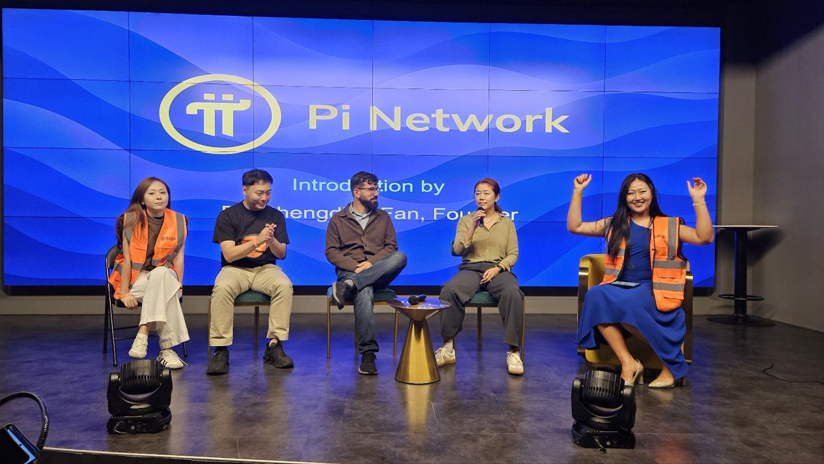 Mahidhar_Crypto's tweet image. 🚀 Some Glimpses from today’s $Pi x Sign Meetup in Seoul! 🇰🇷✨
The #PiNetwork community is growing stronger with every meetup 🌐💜
Building connections, sharing visions & shaping the Web3 future together.
#PiCoin #Crypto #Web3 #PiCommunity #Pioneers