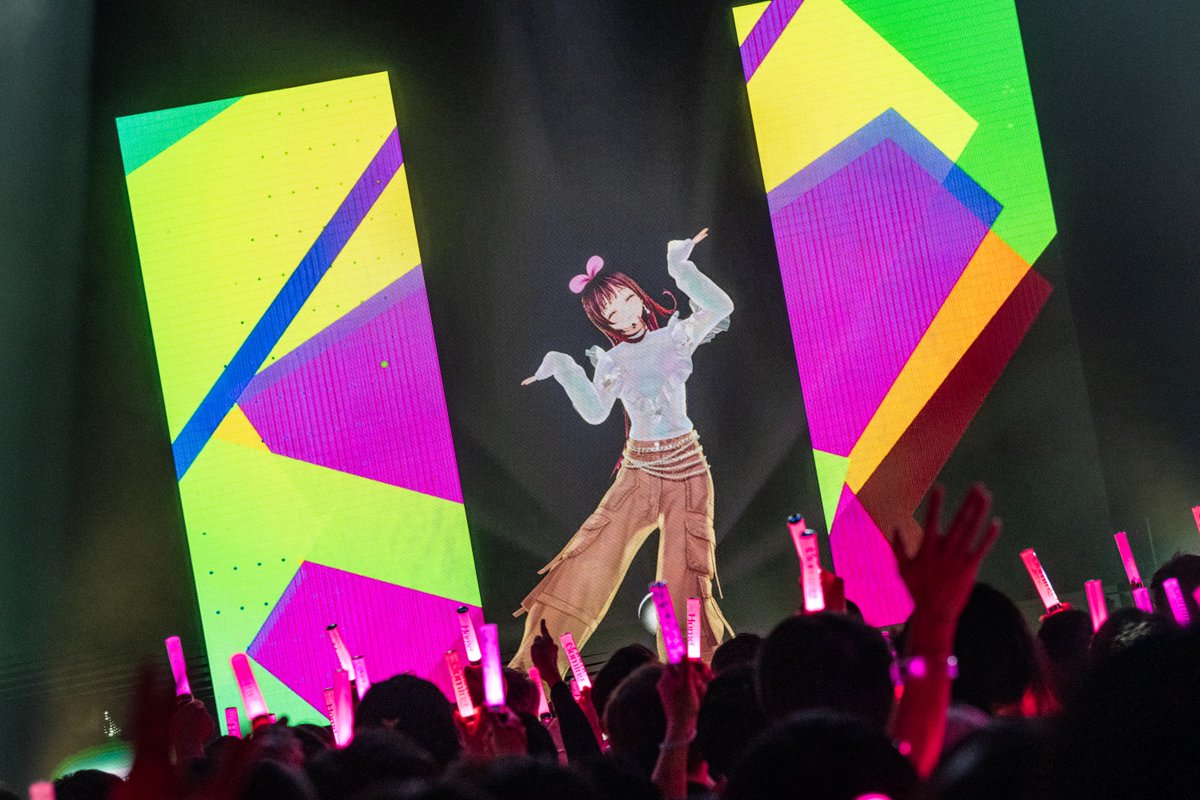 N_Hidano's tweet photo. KizunaAI Comeback Concert『Homecoming』
DAY1 / hello, again &amp; DAY2 / new world

Technical Advisorとして参加させて頂きました。
復活後もこうしてまたライブに携わることが出来てとても光栄でした。アイちゃん、おかえりなさい！

#キズナアイ復活祭 https://t.co/xtR3jeMvqr