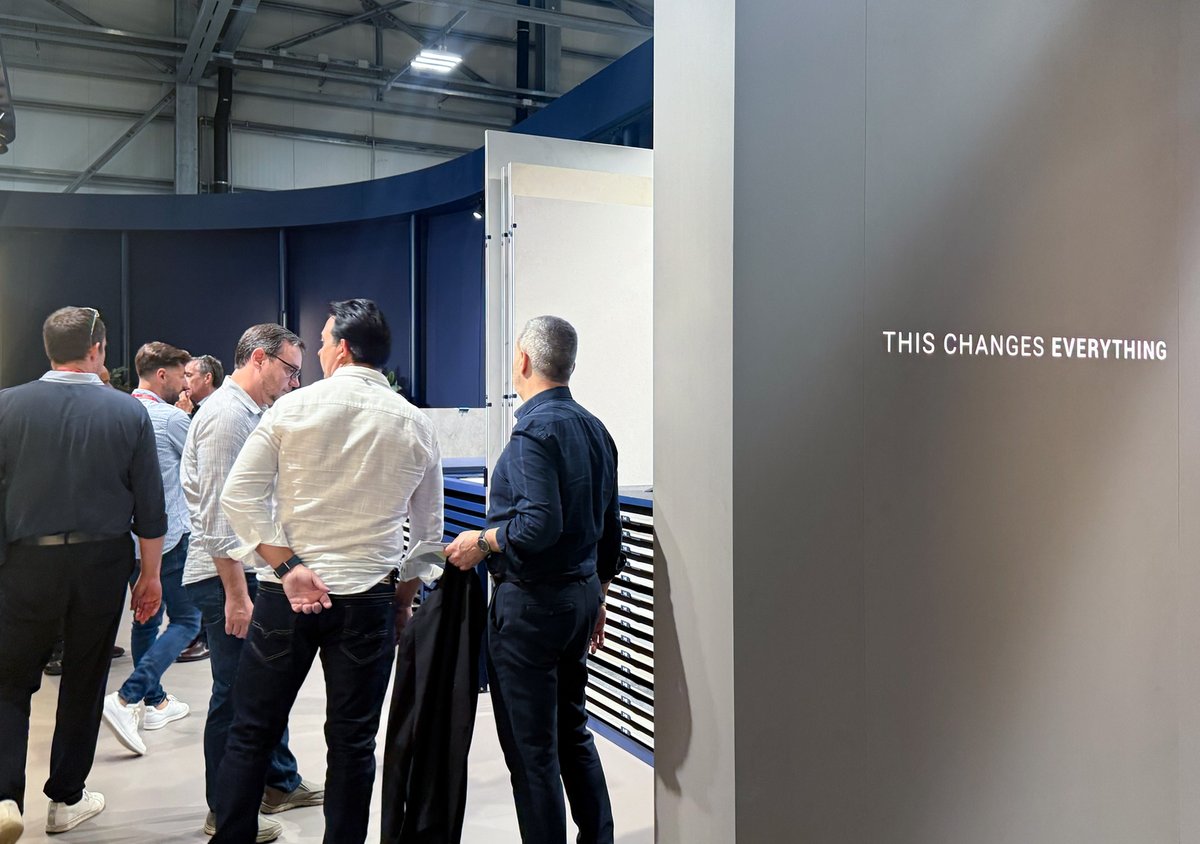 inscaOficial's tweet image. Hoy arranca Cersaie y nos hace mucha ilusión poder compartir lo que hemos preparado durante tantos meses.

Si estás en #Cersaie2025, tienes que venir al stand de INSCA. Te esperamos en el Hall 28 Stand B12 C11. 📍

#TileDisplay #ShowroomCerámica #Cersaie2025 #InteriorDesign