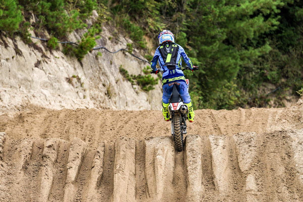 Mx628718's tweet photo. 2025 JMX Round 5
P-1

レディースクラス参戦し始めてから唯一優勝できてないコースでした。インターバル多くの人に協力してもらいたくさん乗り込みました💪しっかり結果に結び付けられ協力してくれた人応援来てくれた人を笑顔にできて良かったです！
残り2戦も全力で戦います☝️ https://t.co/Ddyo4ar0Qh