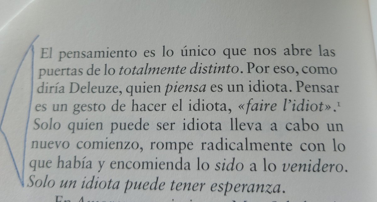 Esto dice Byung-Chul Han en "El espíritu de la esperanza" y no puedo evitar recordar "Época de idiotas", de <a href="/azeroloduran/">Armando Zerolo Durán</a>