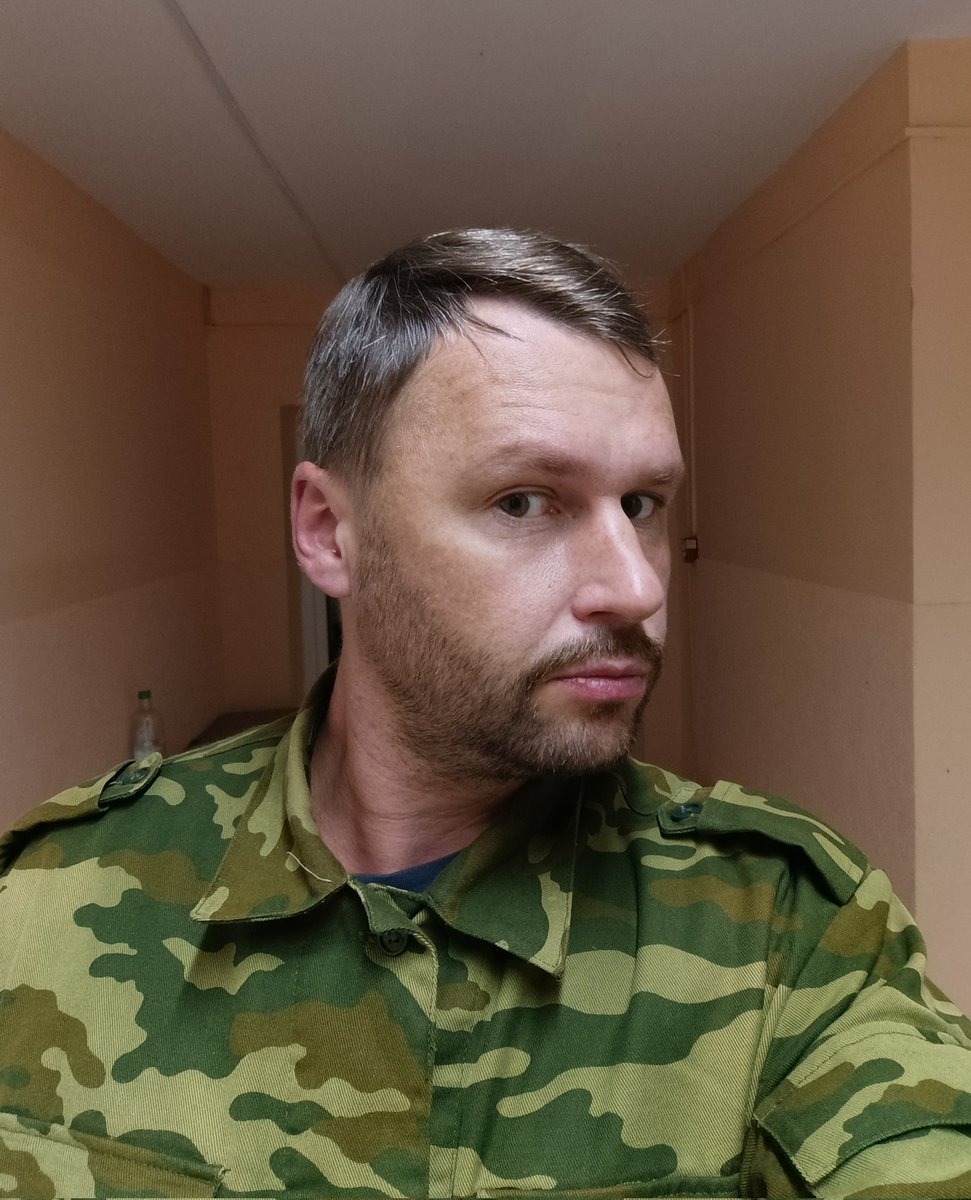 мне идут усы?