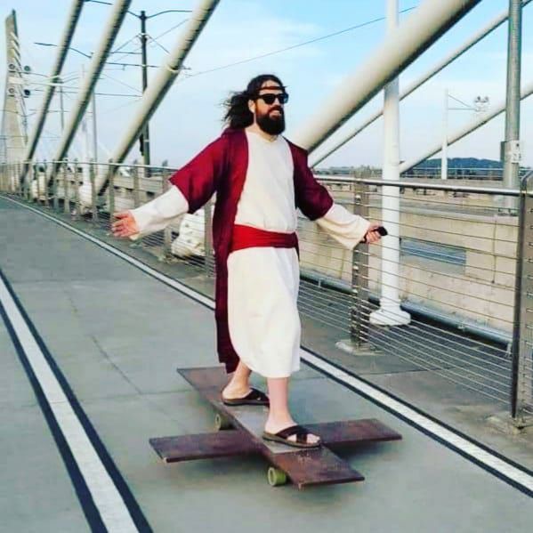 Gesù ha detto che apprezza la croce a rotelle.