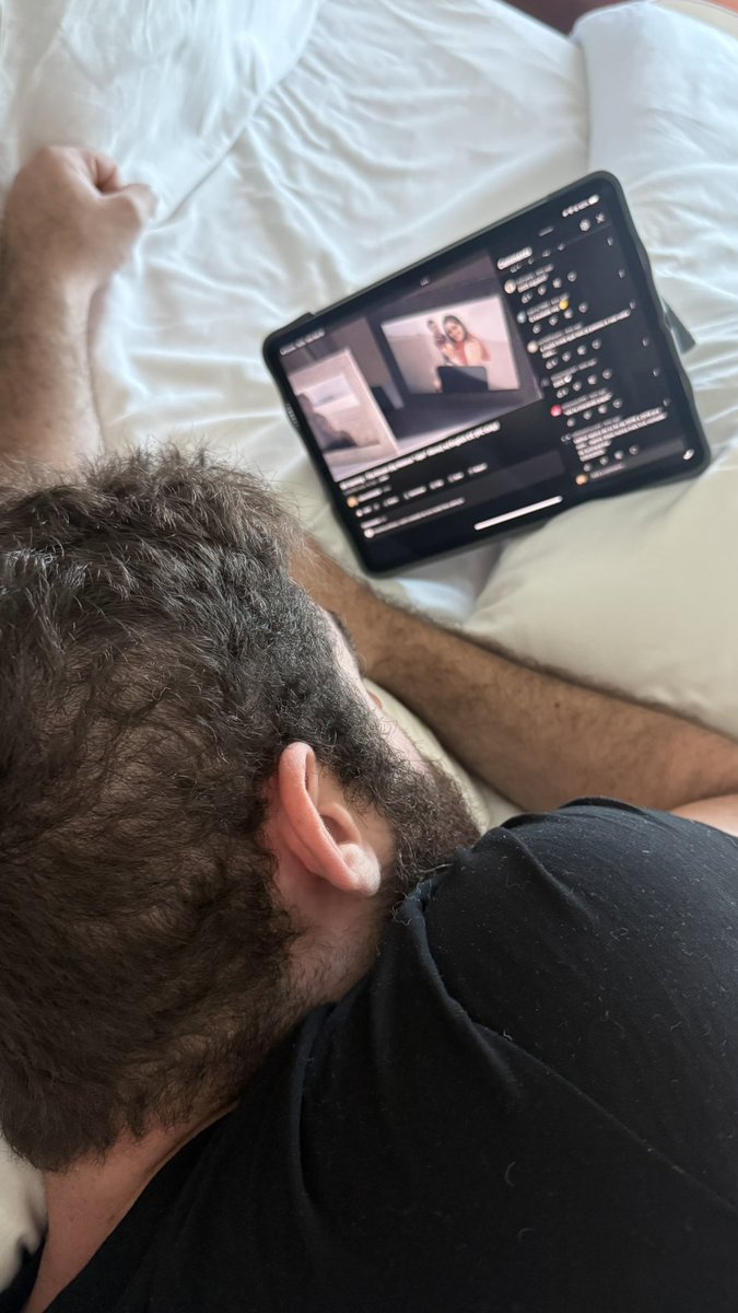 Letícia tweet media