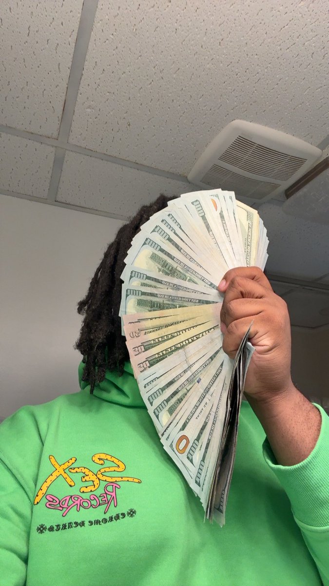 CONTROL THE TRAFFIC 💤😴 tweet media