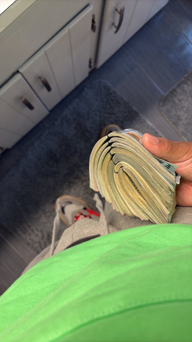 CONTROL THE TRAFFIC 💤😴 tweet media