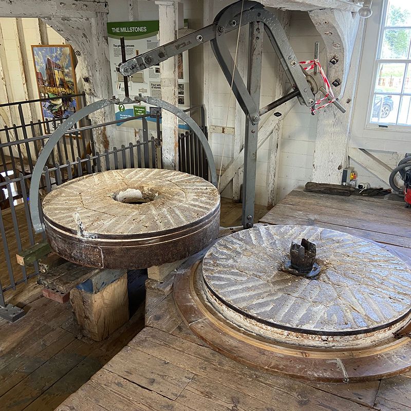 TideMill_Museum's tweet photo. Engineers were busy this morning lifting the water stone (powered by the tides) in preparation for cleaning or 'dressing'. #woodbridgetidemillmuseum #millengineering #woodbridgetidemill #millengineeringdepartment #dressingthestones https://t.co/fDidIumtAt