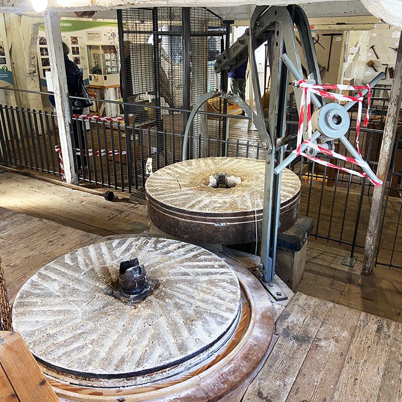 TideMill_Museum's tweet photo. Engineers were busy this morning lifting the water stone (powered by the tides) in preparation for cleaning or 'dressing'. #woodbridgetidemillmuseum #millengineering #woodbridgetidemill #millengineeringdepartment #dressingthestones https://t.co/fDidIumtAt