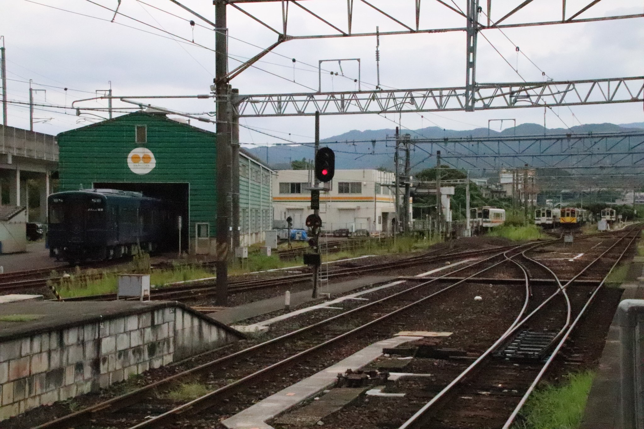 出水機関区の砲金製区名札「出」実装品です。 鉄道 砲金製「志」区名札