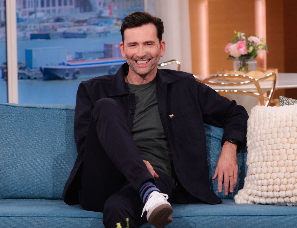Watch David chat about The Hack and Rivals series 2 on This Morning
 david-tennant.com/post/watch-dav…