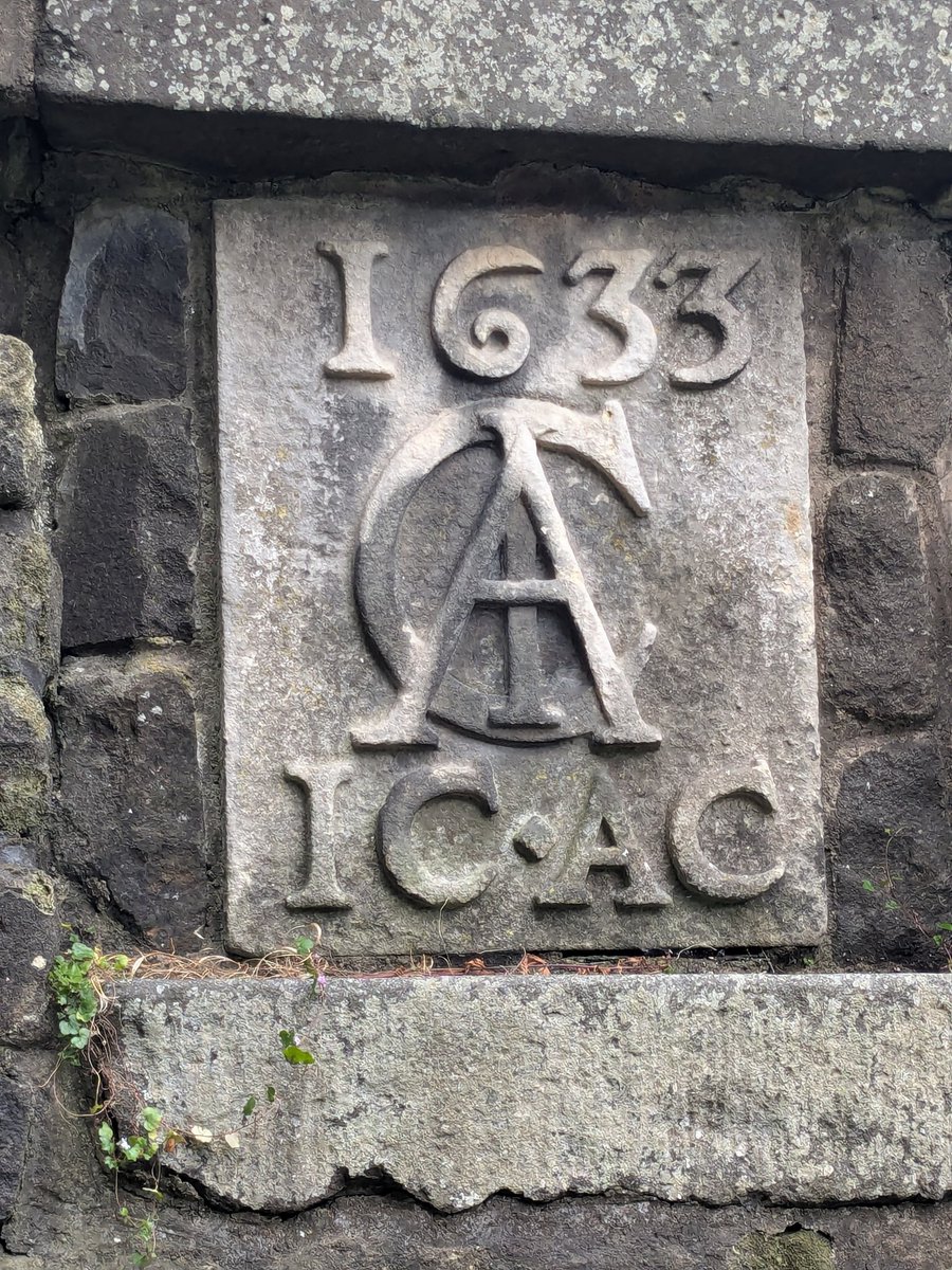Val_Bold's tweet photo. First time I've seen inside the Cowane House. Wow is the only possible response, and kudos to the whole crew there today. All in a day's work for @murrayJamescoo1 Archaeologist Extraordinaire of #Stirling; thanks, Murray, for letting me drop by! https://t.co/JcLPWo4NRS