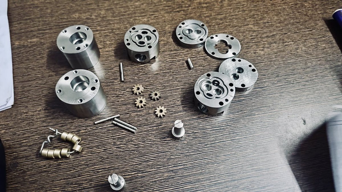 PattyInnovate's tweet image. So many tiny tolerances. So much precision hidden in every part we build.
Everything looks simple only when it all works together.
Here’s a look inside the DG Fuel Pump — the kind of internals you never see, but that make the engine run flawlessly.
#DGPropulsion #JetEngines…