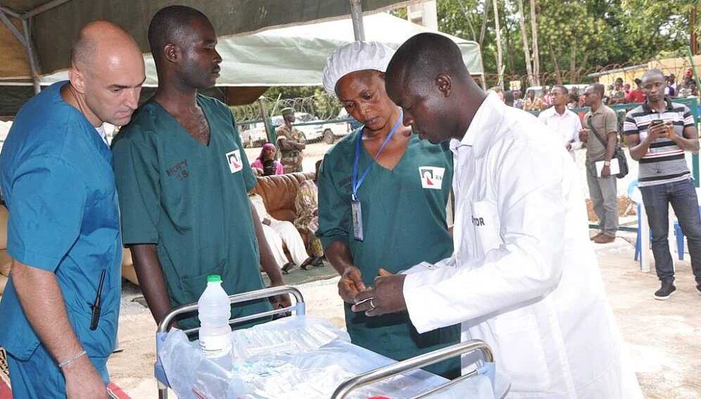 “Certains pays ont déjà commencé à tester leurs plans d’urgence dans le cadre d’exercices de simulation afin d’évaluer leur efficacité en termes de réactivité face à tout cas importé d’Ebola”

Charles Njuguna, OMS Afrique

👉Plus d'infos : shorturl.at/fazYG

#ebola #Congo