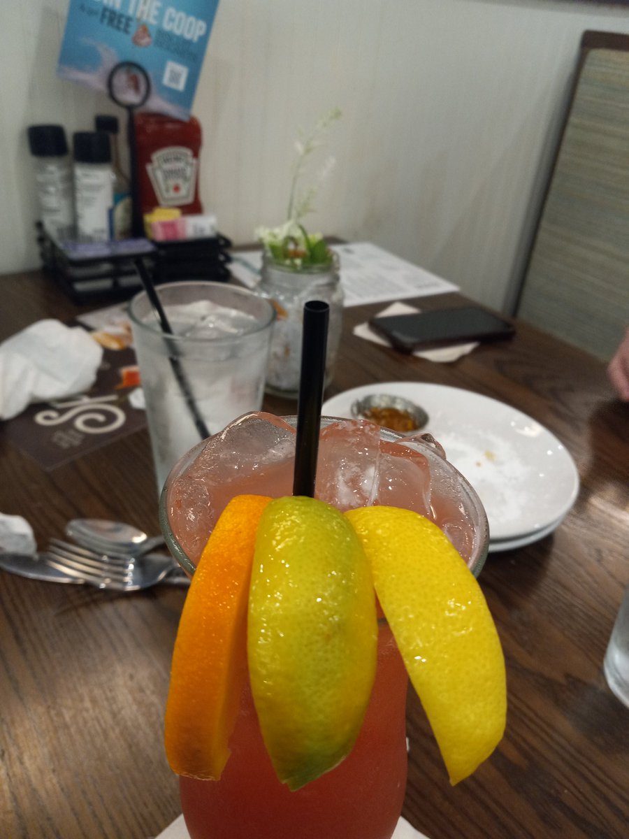 madbuc2's tweet photo. #Brunch Just the beginning.... https://t.co/DfJ1rmyzdh