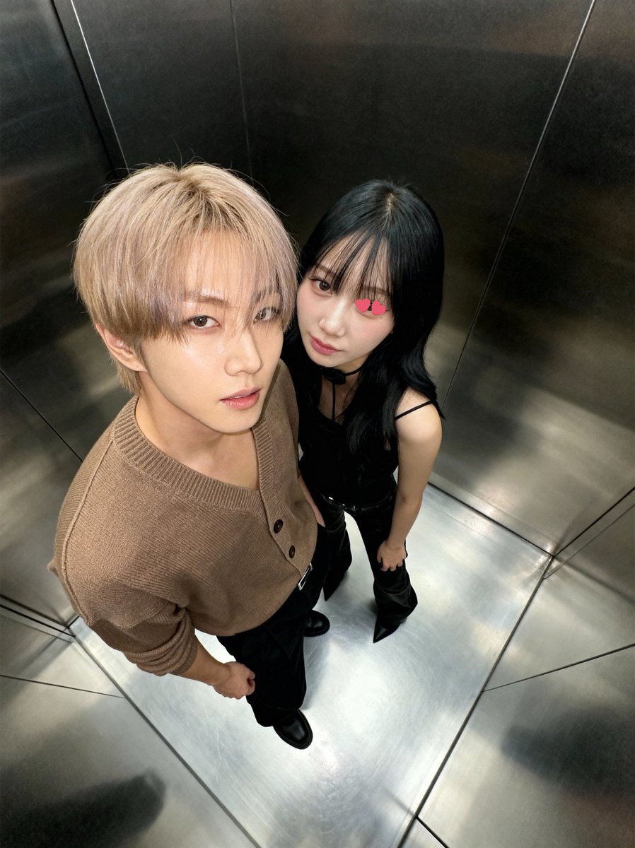 流行りのやつやってみたんだけど…
ほうれい線が気になって仕方ねえまだ21だぞ。ジョンウォンとそう歳は変わらないはずなんだけどもなんでこんなにハリが違うのか教えてくれないか？？