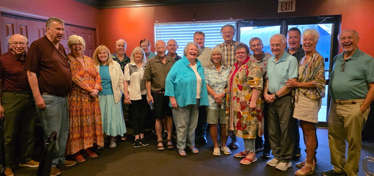terrymeiners's tweet photo. A recent gathering of @840WHAS Radio alums and one current teammate. Sorry that I couldnβt join this time. Love to the radio fam! β€οΈποΈπ§
πΈ Anne Hubbs
#media #broadcasting #whas #whasradio #840whas #whas84 #radio #louisville #loumedia https://t.co/nlDckuCNeK