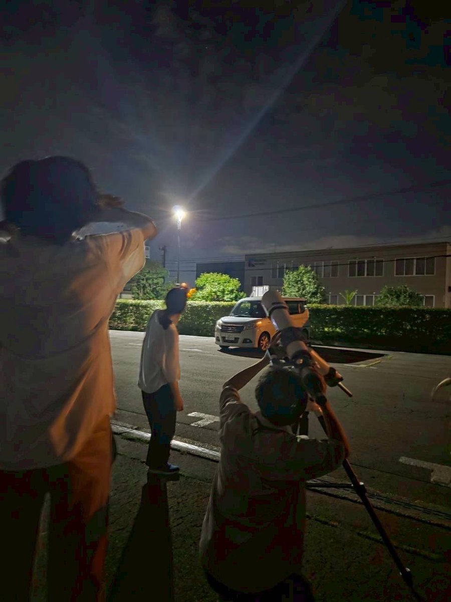 先月北区で開催された「夏のキラキラ星空ウォッチング」に参加してきました！

北大天文同好会は北区の小学生に向けて星空の講話と天体観測を行いました🔭
当日はたくさんの方が参加してくださり、曇りでしたが楽しい観測会が出来ました💫