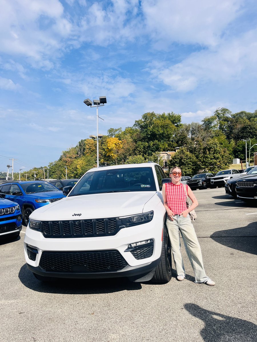 saharhussai's tweet image. Congrats Evie on your new 2025 Jeep Grand Cherokee! 🎉 

If you want a ride this smooth and buying a car this easy (like bowling a strike 🎳), call/text me at 412-298-4853! 🚙

#ThreeRivers #OilChange #DriveSafe #CarCare #AutoService #StayOnTheRoad #MaintenanceMadeEasy #cars
