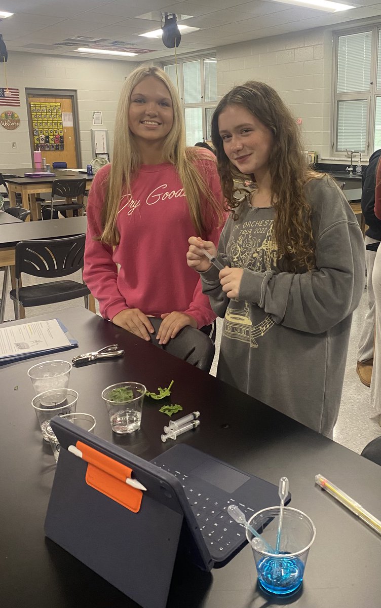 The DC scientists are testing the photosynthesis experiments that they designed today!