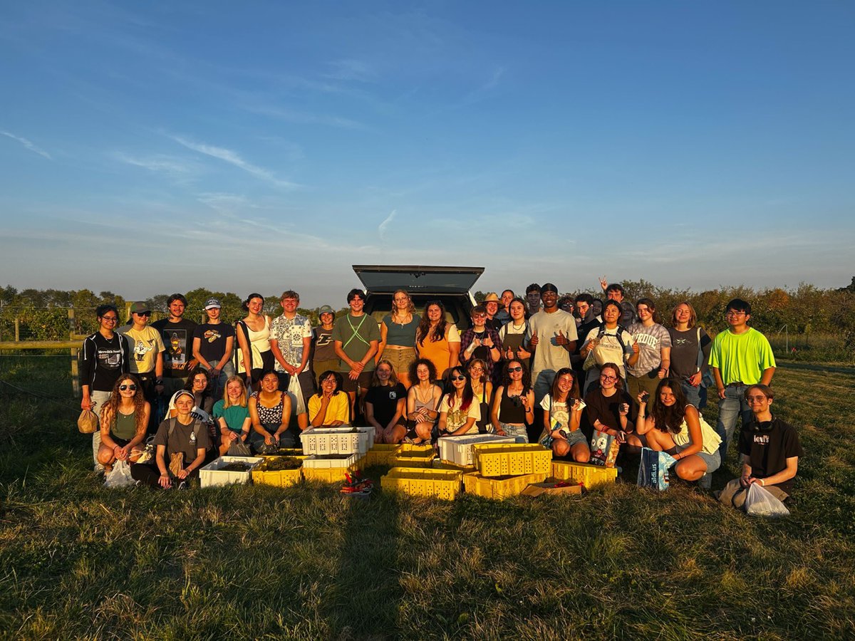 🍇 On Sept 16, Purdue Student Farm Organization harvested 350+ lbs of grapes at Meigs while learning about the Indiana grape industry!

Big thanks to Viticulture Extension Specialist Miranda Purcell for sharing her grape-growing expertise.