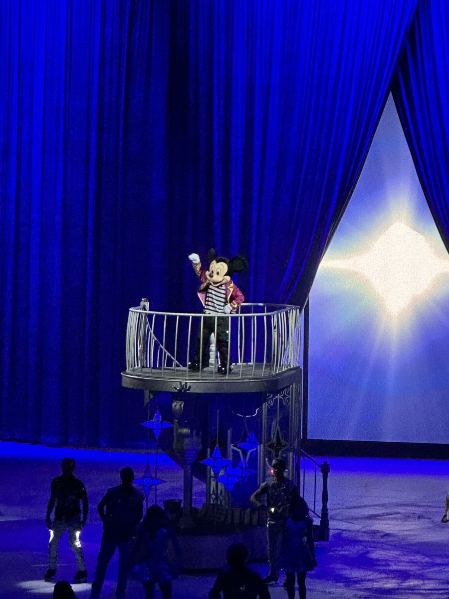 人生初のオンアイスに行ってきたよ

スマホなのでそんなにまともな写真はありません